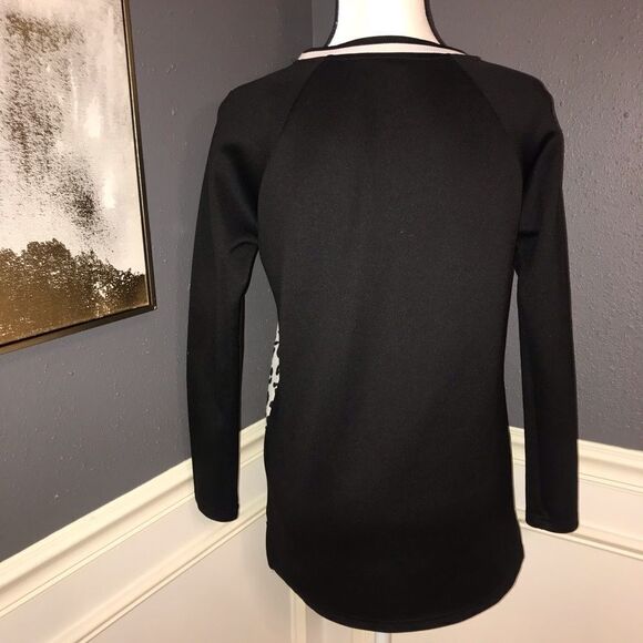 Achierly Graphic Long Sleeve - Picture 3 of 5